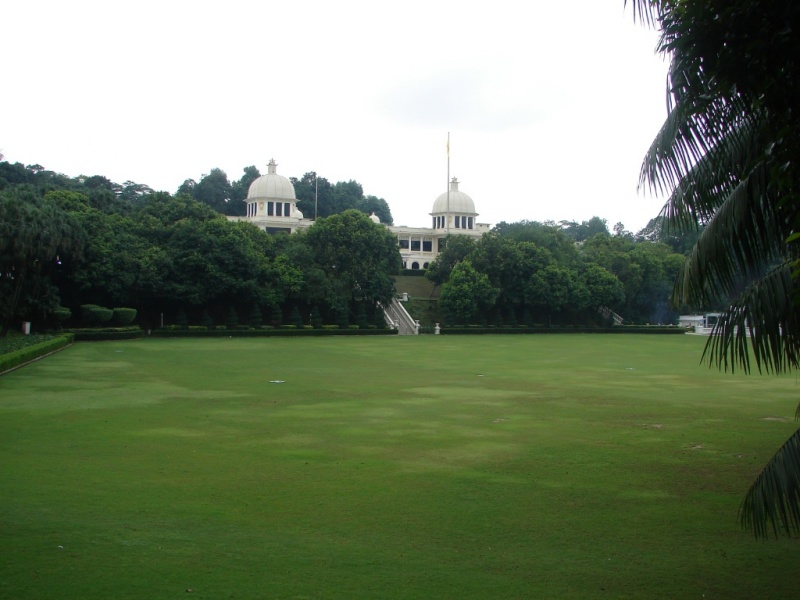2008/03(March)/AroundTheWorld/1st 4 Stops/800x600_11  Kuala Lampur President's home.jpg